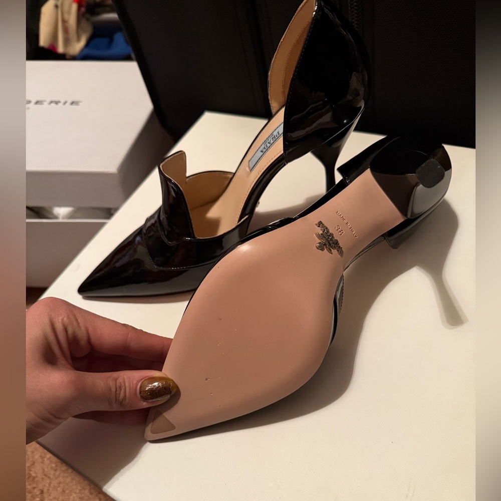 Prada Black Patent pumps - Picture 2 of 7